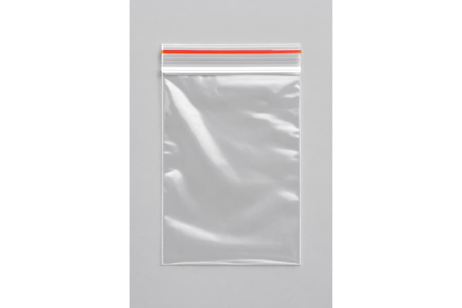 Ảnh: túi zip viền đỏ khóa kéo trong suốt