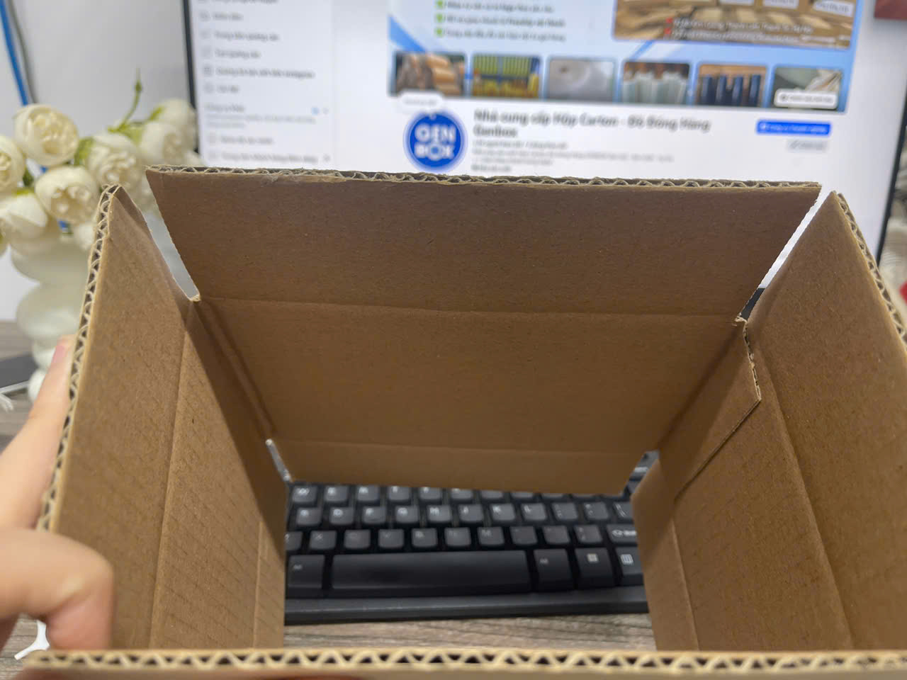 Bước 1: Dựng carton thành hình hộp