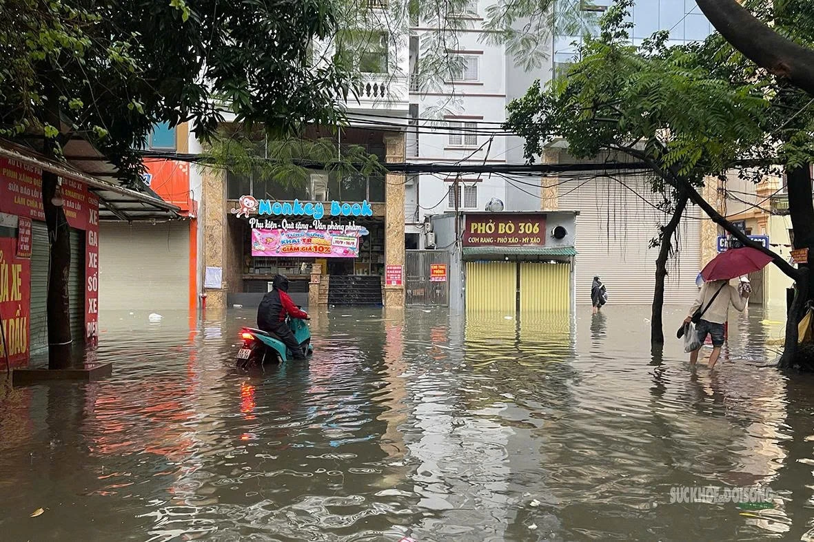 Bảo Quản Hàng Hóa Mùa Mưa: Những Lưu Ý Quan Trọng Khi Hà Nội Mưa Ngập