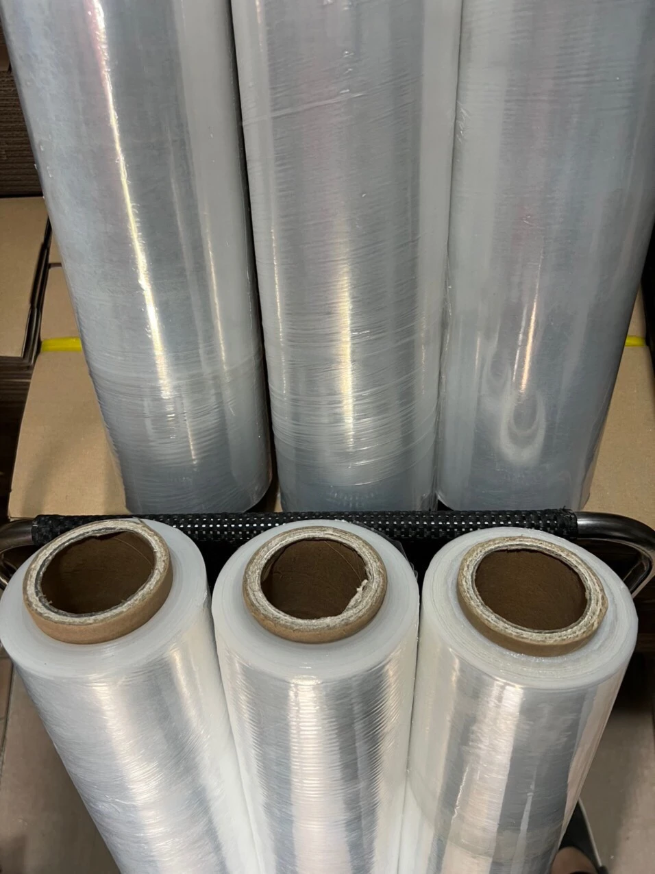 Mưa to vẫn ship hàng: Đừng để kiện carton ướt át đến tay khách