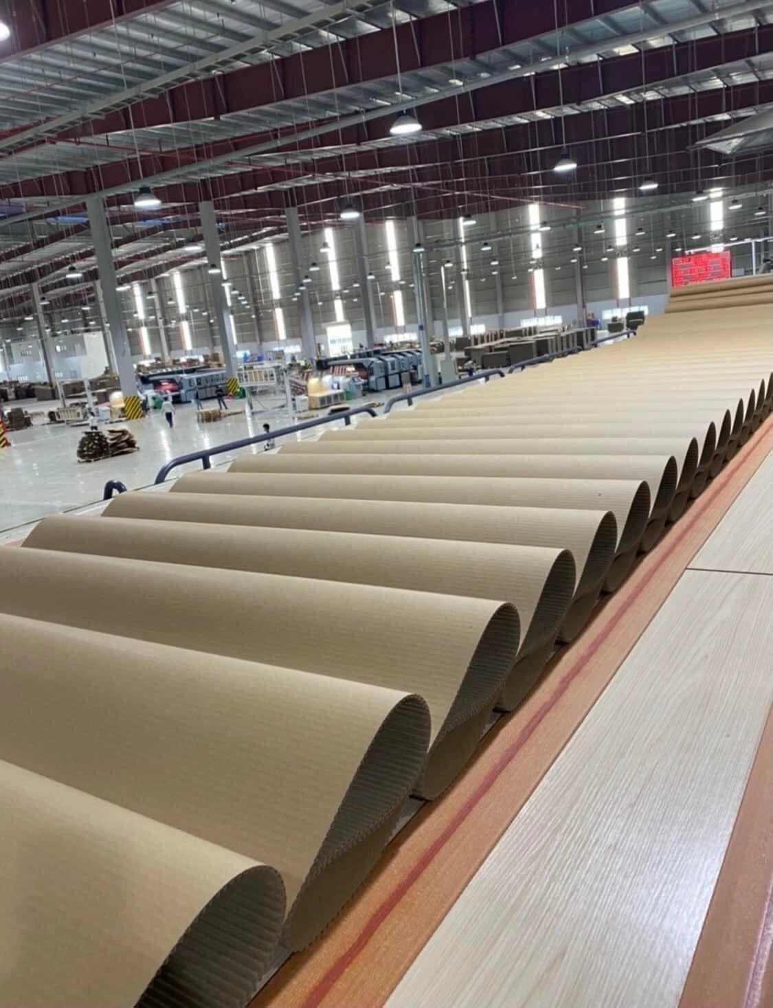 Bìa cuộn carton và Xốp nổ khác nhau thế nào? Khi nào nên dùng?